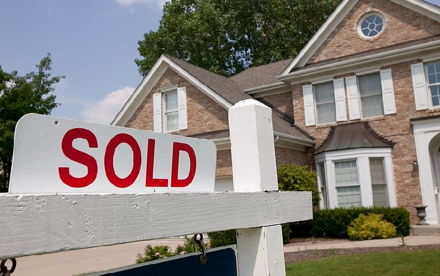 How To Sell Your Home During a Divorce inception-app-prod/YTUzNjAxNjktODNkMS00MThiLWFlYzEtMGI2YThmYjdiZmVl/content/2022/06/f6504eec054e09fbce6e489170f916053427ef16.jpg