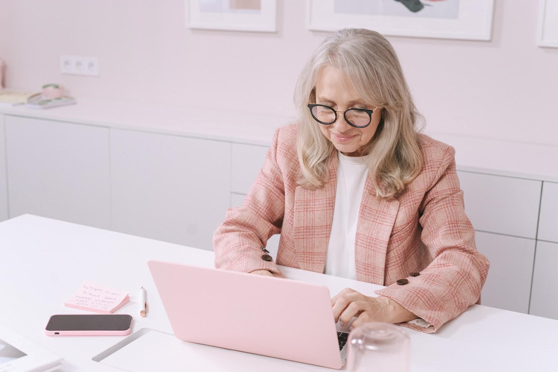 5 Perks of Going Back to School in Your Golden Years inception-app-prod/YTUzNjAxNjktODNkMS00MThiLWFlYzEtMGI2YThmYjdiZmVl/content/2023/02/488934a69412868f1d8d1c23c42c444b10a3fd84.jpg