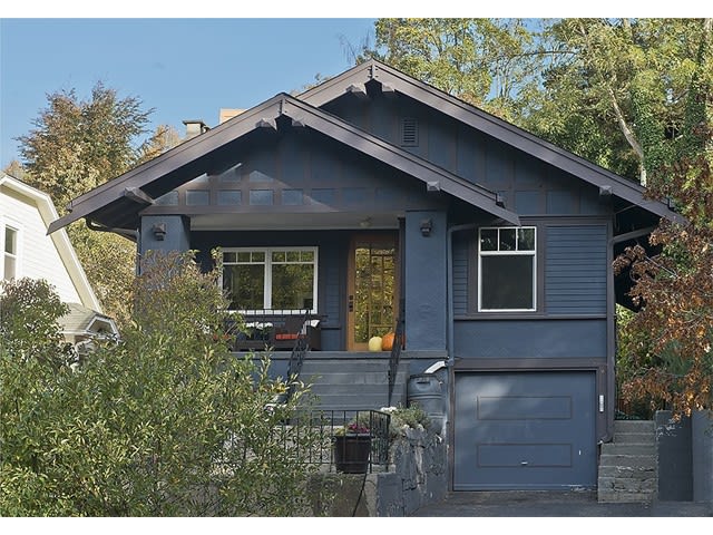 Classic Phinney Ridge Craftsman in a Great Location inception-app-prod/YTY1OTZkYWEtZmYxNS00NTc0LTk4ZjYtYTIxNDRiNzI4OTkz/media/2015/10/exterior.jpg