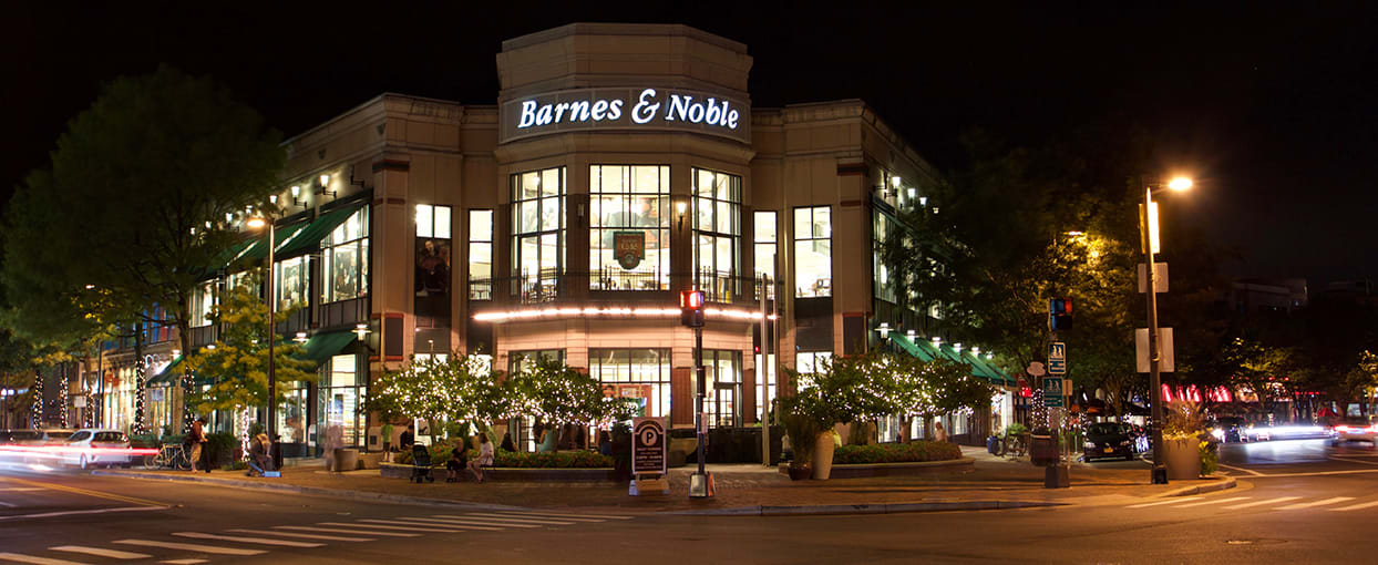 Living in Downtown Bethesda inception-app-prod/YWNhOGE5N2MtMDJiYy00NWI5LWJmZmYtMTAzNTczM2E0MWFj/content/2016/11/barnesnoble-3.jpg