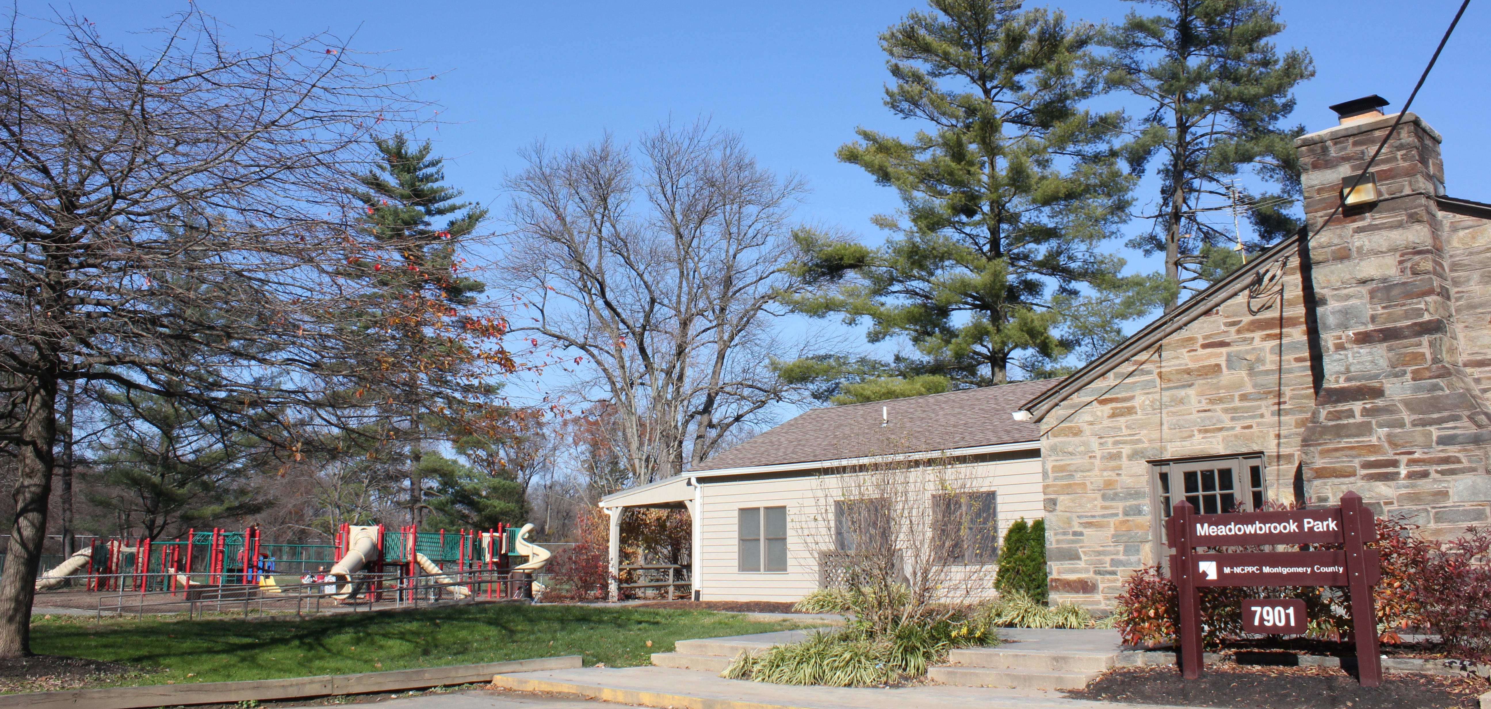 Living in Rosemary Hills inception-app-prod/YWNhOGE5N2MtMDJiYy00NWI5LWJmZmYtMTAzNTczM2E0MWFj%2Fcontent%2F2016%2F11%2FcandyCane-4.jpg