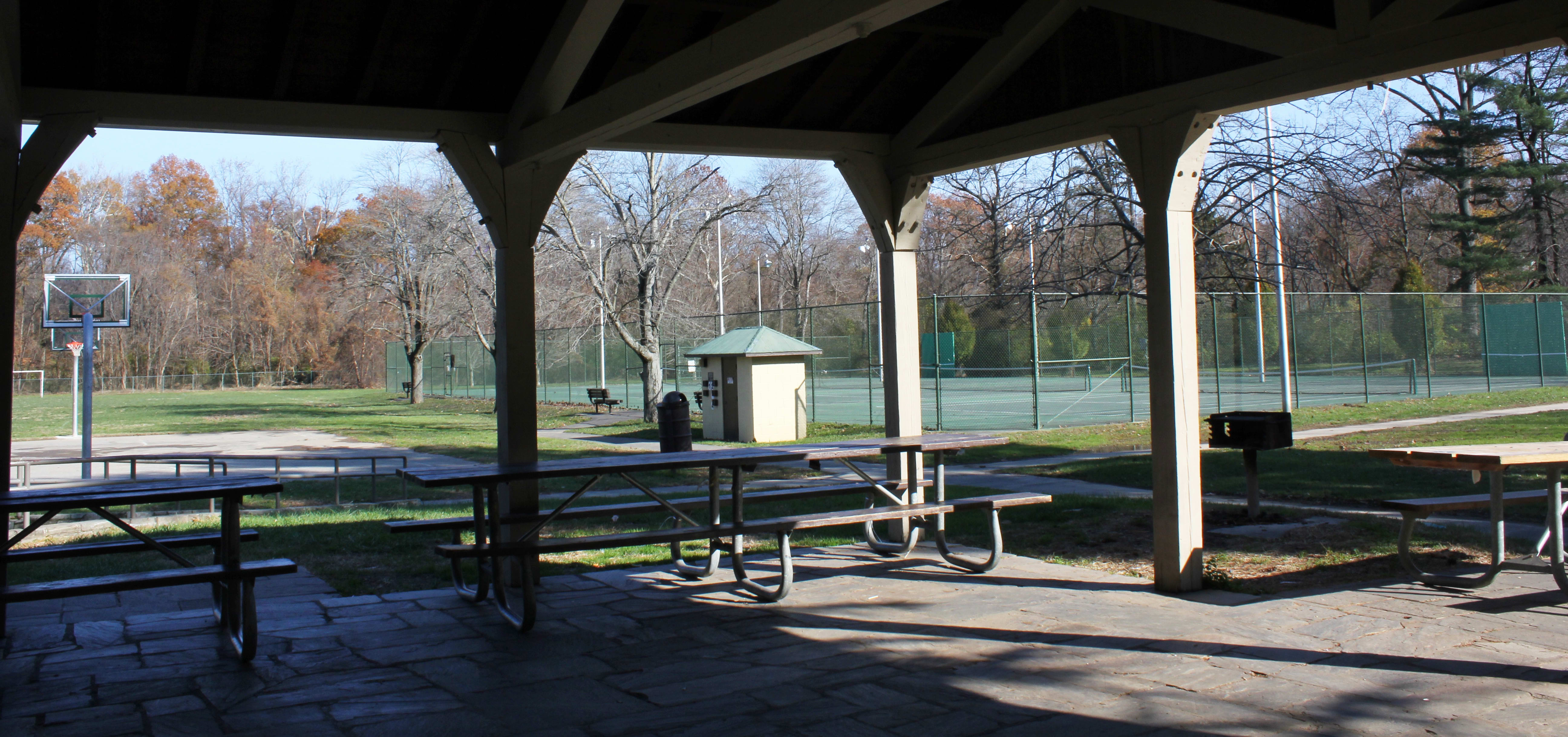 Living in Rosemary Hills inception-app-prod/YWNhOGE5N2MtMDJiYy00NWI5LWJmZmYtMTAzNTczM2E0MWFj%2Fcontent%2F2016%2F11%2Fcandycane-tennis-2.jpg