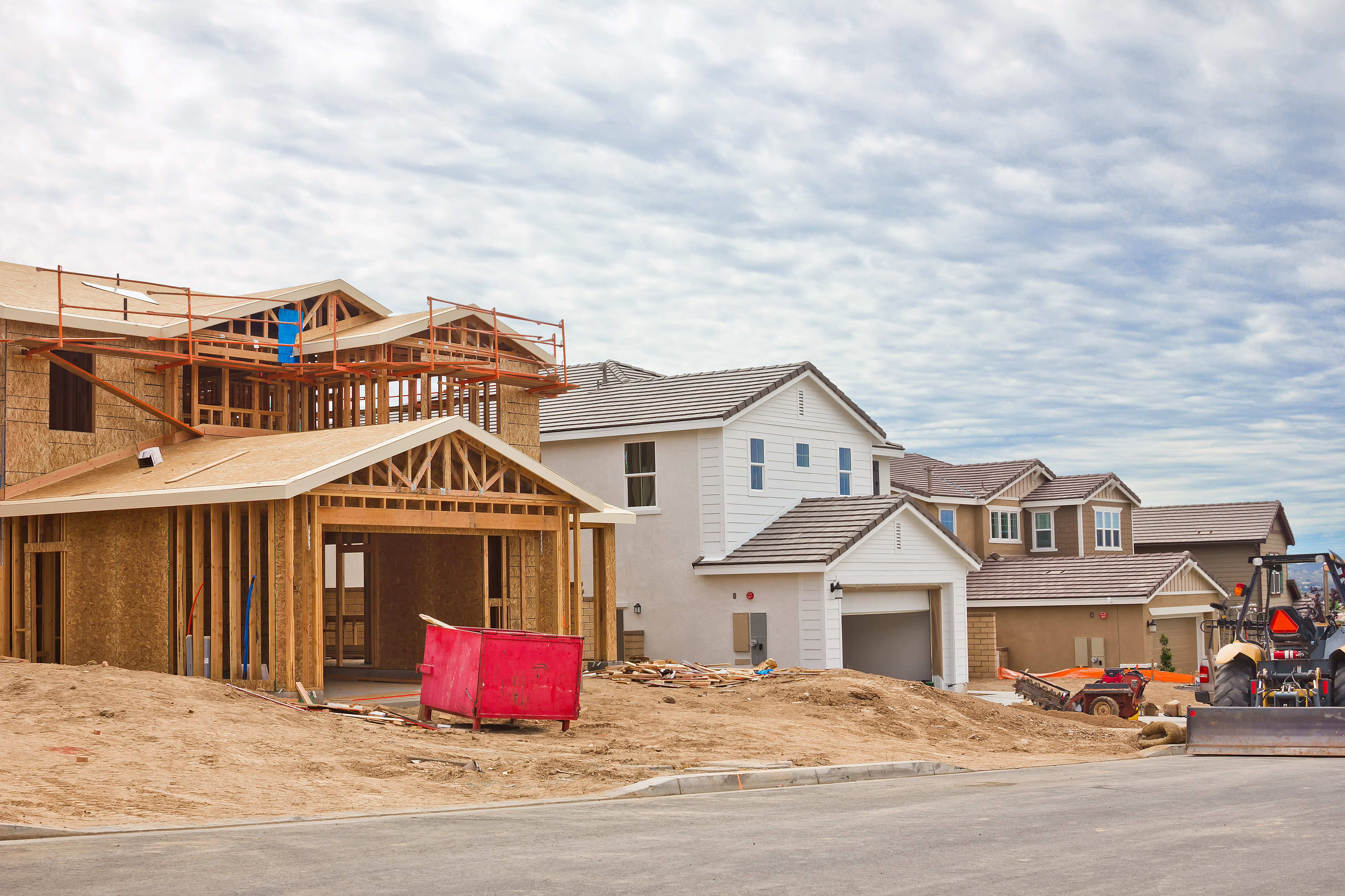 Homebuilders prepare to restart delayed projects inception-app-prod/YWNhOGE5N2MtMDJiYy00NWI5LWJmZmYtMTAzNTczM2E0MWFj/content/2021/07/iStock-482361158.jpg