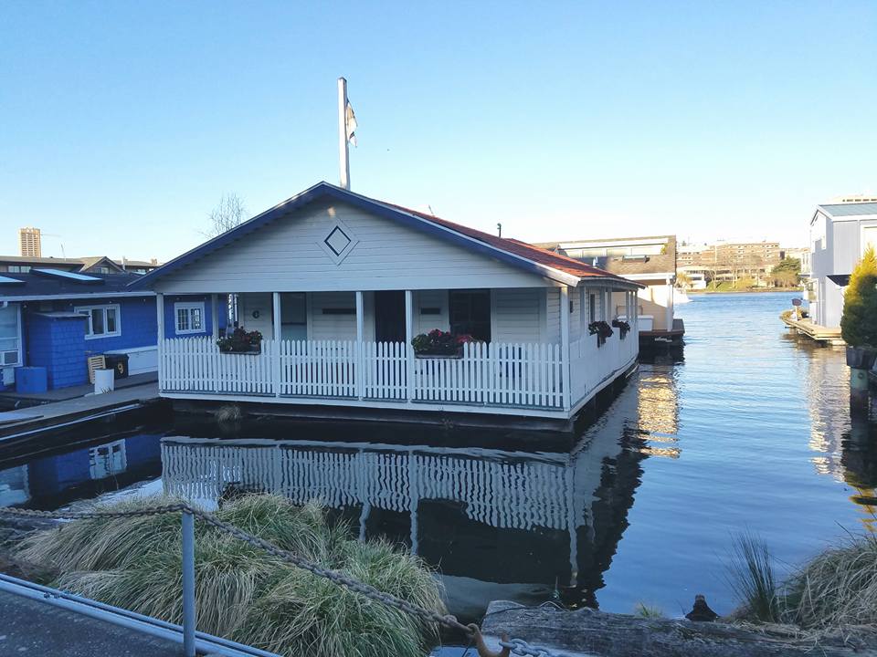Floating Homes are Part of the Seattle Vibe inception-app-prod/YWUwZTY5YWItMzdiNS00OGU1LTk4ZDctM2YxOGM5NjQ2NTUz/content/2020/06/29178713102044593957628798351844548825055232n.jpg