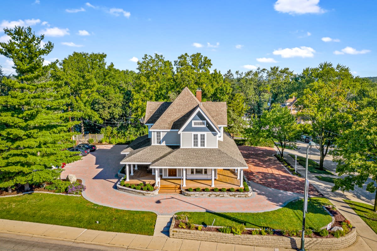 Bartlett inception-app-prod/YjBmMGMxYmMtNGNhNi00ZDg5LWI4NDktYTdkZWM3YjVkN2Nm/content/2020/11/004612wmainststcharlesilsmall-6.jpg