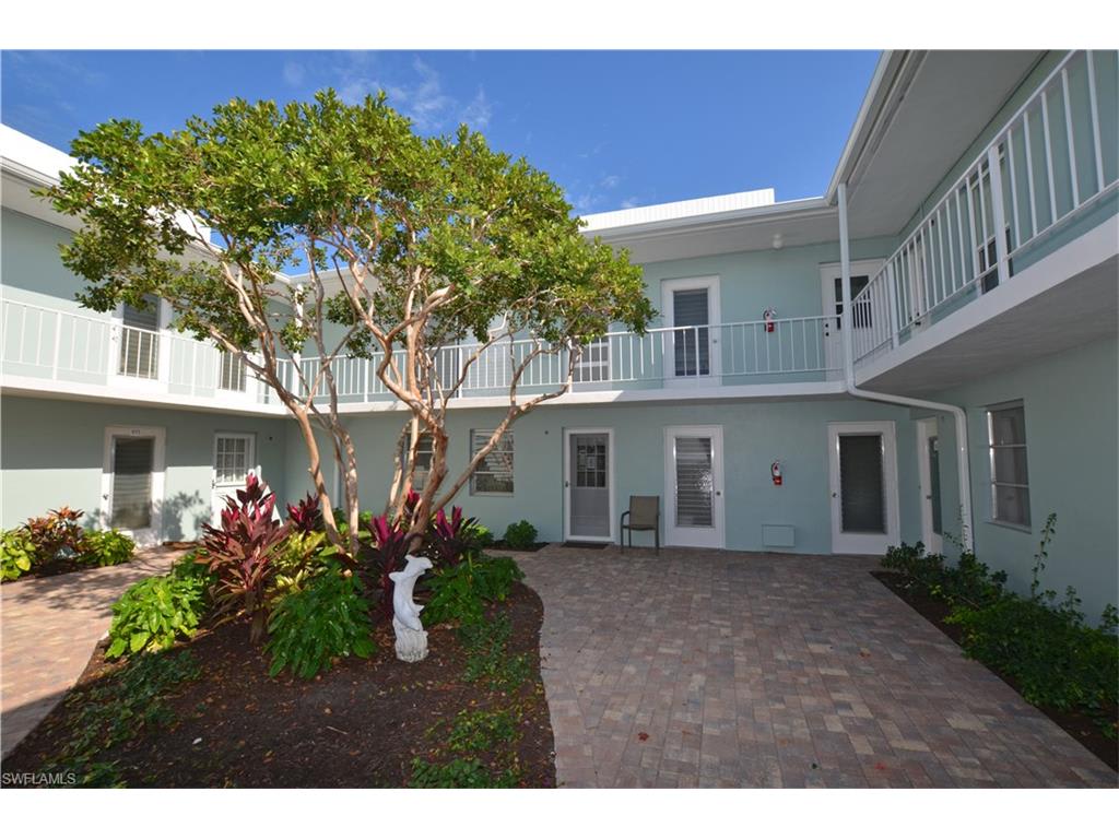 Renovation Just Completed On This Olde Naples Condo inception-app-prod/YjFkM2E4ZjYtMDQ0Mi00YWM1LWJmNzItYzA4MWEyYTc5YzAw/content/2016/12/Olde Naples Homes For Sale Ext-2.jpg