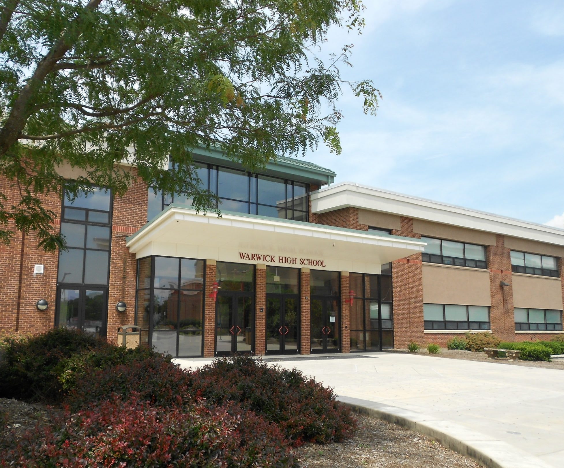 Warwick School District inception-app-prod/YjUyYjY3OGUtMTUzOC00MDMxLWE4MDktNzkzNmVhNmM4OWMx/content/2022/11/88fe43273adbb7c1e31790d657c123aae3e2620f.jpg