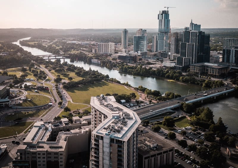 Neighborhood Guide: North Austin inception-app-prod/YjdhNTMzZGQtOTM5ZC00MzQ3LWI4MTUtYTRkOGI0ODhkNmY5/content/2024/07/5bf90a5bce613076f22c50daccc98d0046b19924.jpg