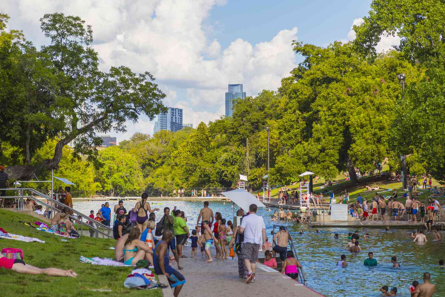 Neighborhood Guide: Clarksville inception-app-prod/YjdhNTMzZGQtOTM5ZC00MzQ3LWI4MTUtYTRkOGI0ODhkNmY5/content/2024/07/8add83a4e4a9dc75d980e9c098d961b4a70e670b.jpg