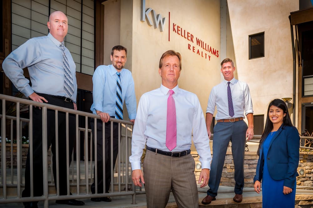 The Nell Team inception-app-prod/YjlkNjlmNmMtOWVmMi00MTQyLTk0NTUtNWQ2M2E4YzcwNGM1/content/2016/11/scott-nell-team-2.jpg