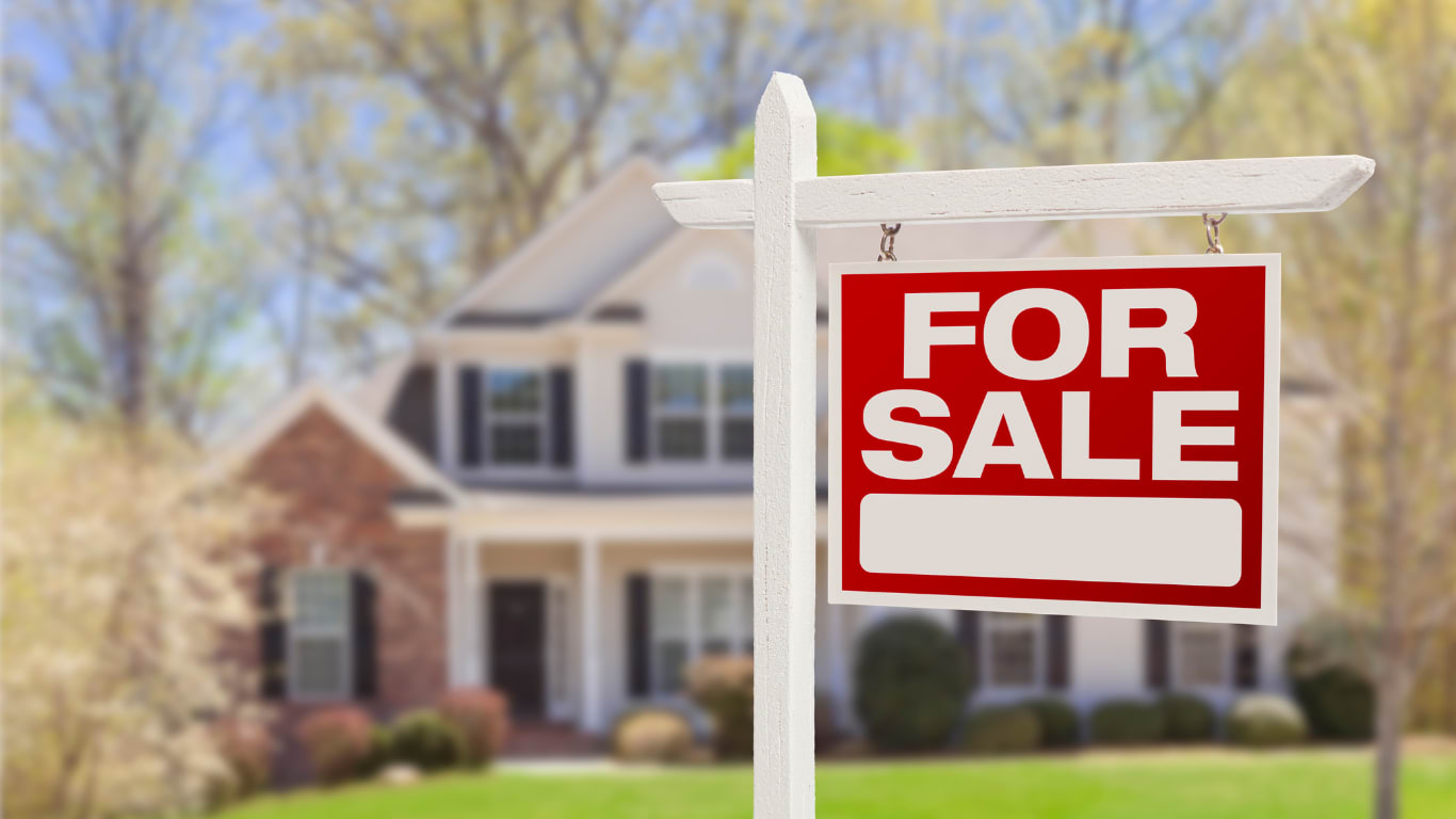 10 Expert Tips for Selling a Home In Tarzana inception-app-prod/YjlkNjlmNmMtOWVmMi00MTQyLTk0NTUtNWQ2M2E4YzcwNGM1/content/2023/08/1c10f8330225cb5f0a9b2111ef521bf2f055fdea.png