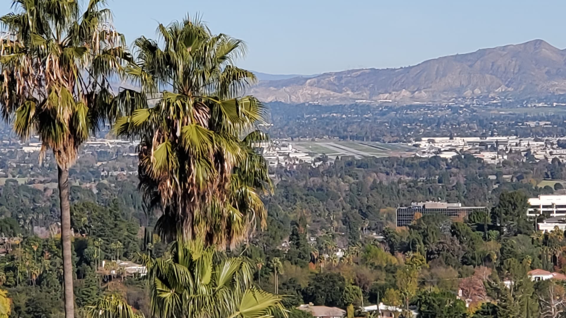 Pricing Your San Fernando Valley Home Competitively inception-app-prod/YjlkNjlmNmMtOWVmMi00MTQyLTk0NTUtNWQ2M2E4YzcwNGM1/content/2025/02/081db32ffd90a550c449566ac1ae47905b3364e0.png