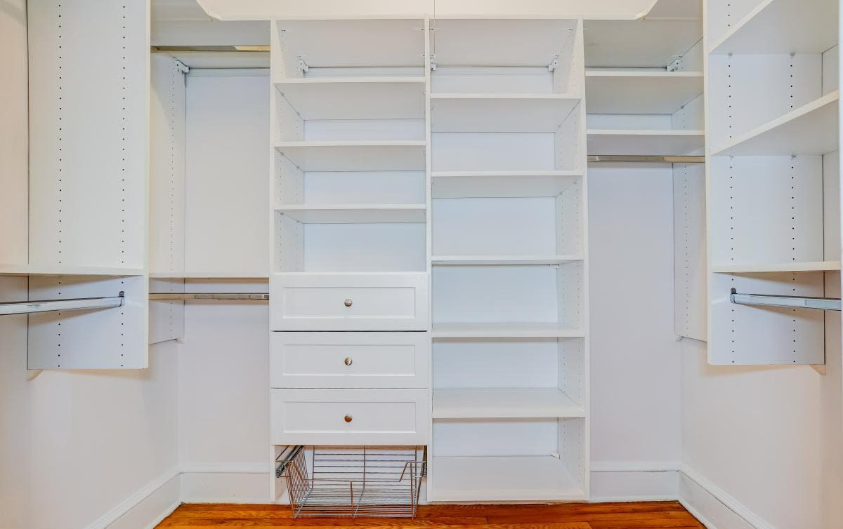 THE ORGANIZED LIFE: 5 Properties with Impeccable Closet Spaces in Downtown DC inception-app-prod/YmE3Y2JkNmEtMzAzNS00YWE0LTliMTAtMWRiMjUwMTkxOWYx/content/2023/06/2cd446f6e6523f18075593061770c6670c59c922.jpg