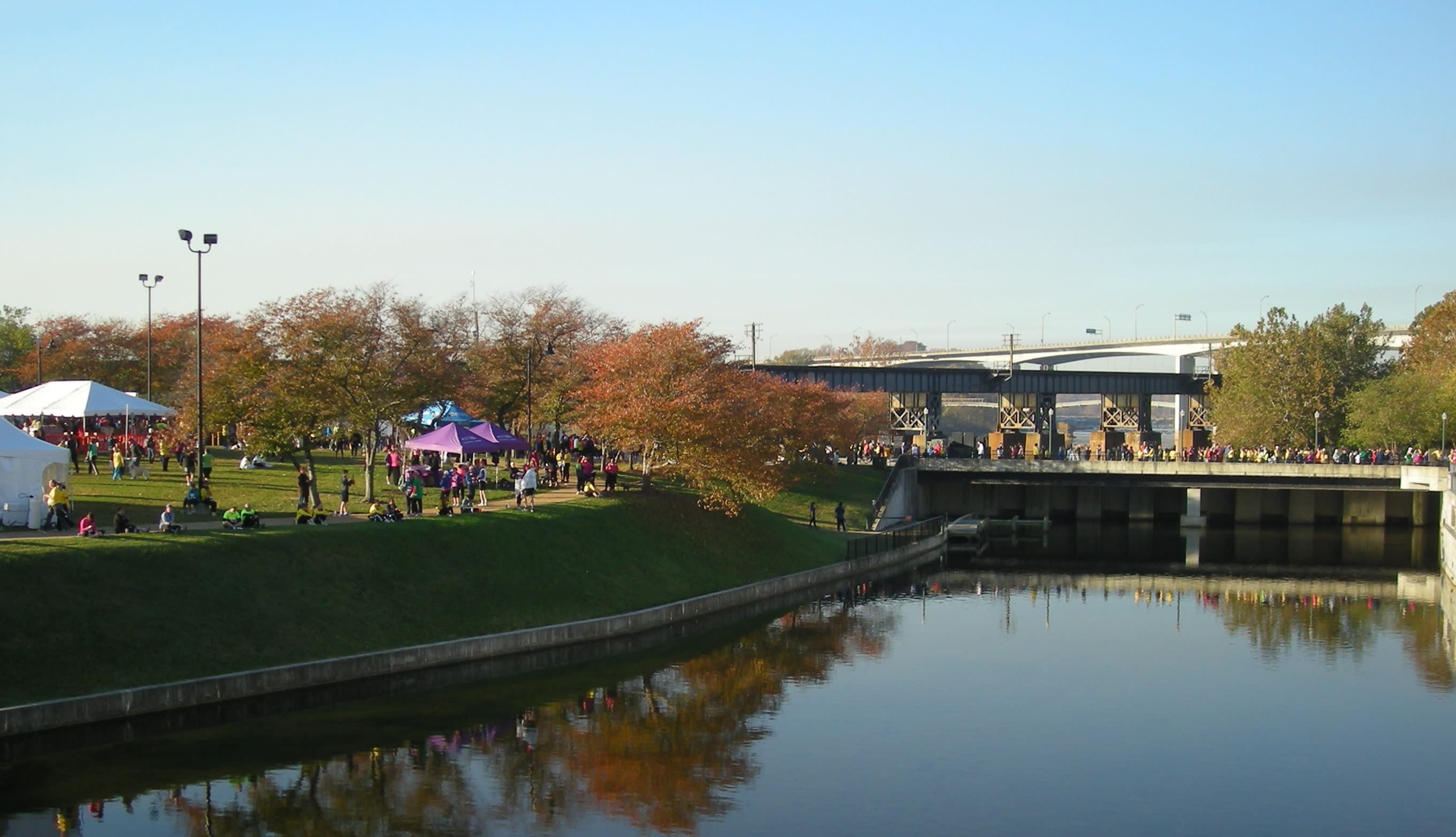 inception-app-prod/YmMzOTc5ZDUtNDNhNC00Y2MyLWI4YjAtYzkyZTY2NWYzNTM0/content/2016/05/Richmond Marathon.jpg