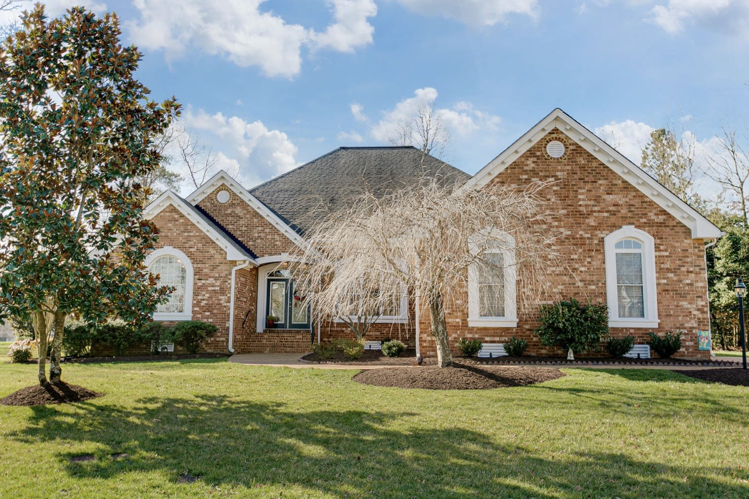 One-Level Home with a Pool! inception-app-prod/YmMzOTc5ZDUtNDNhNC00Y2MyLWI4YjAtYzkyZTY2NWYzNTM0/content/2020/03/d5861f5d-3d12-4585-bdd1-ba2ba13d04671201a.jpeg