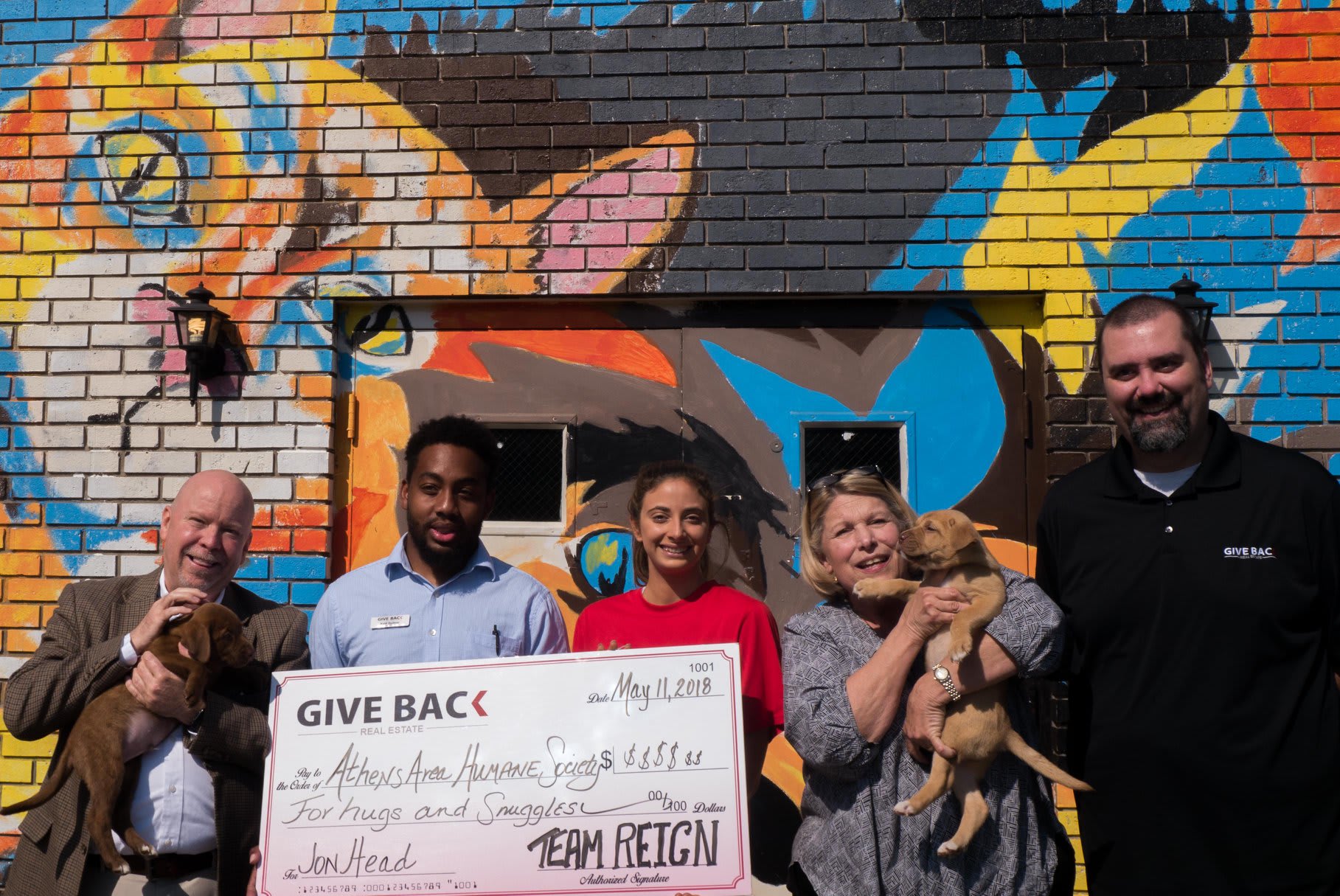 inception-app-prod/YmNiYjc4YjctMjU1OC00YWJhLThmOTYtZDA1N2ZmODcyMzkx/content/2018/11/Jon Give Back Athens Humane May 2018.jpg