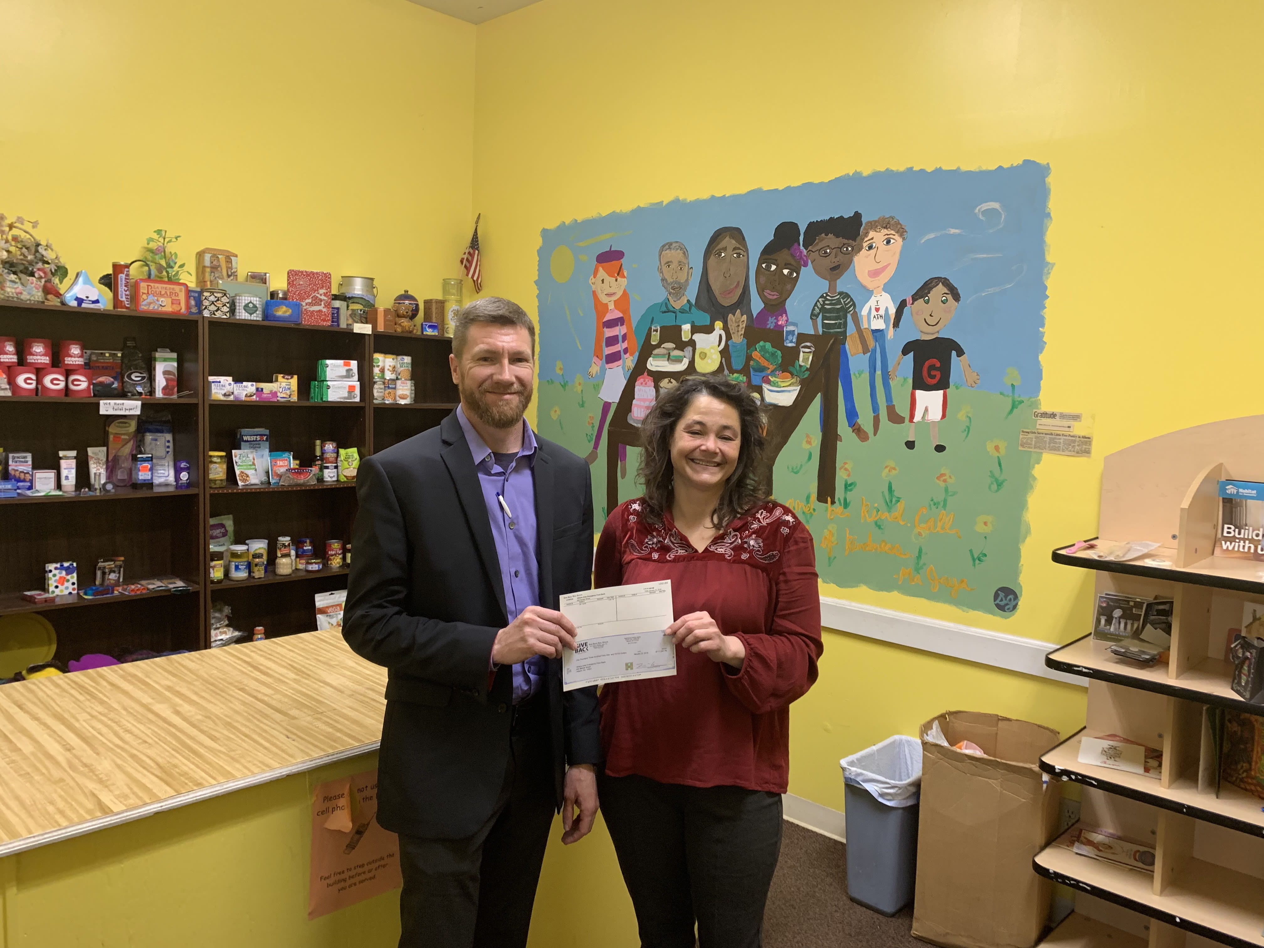 inception-app-prod/YmNiYjc4YjctMjU1OC00YWJhLThmOTYtZDA1N2ZmODcyMzkx/content/2019/04/Jared at Food Bank.jpg