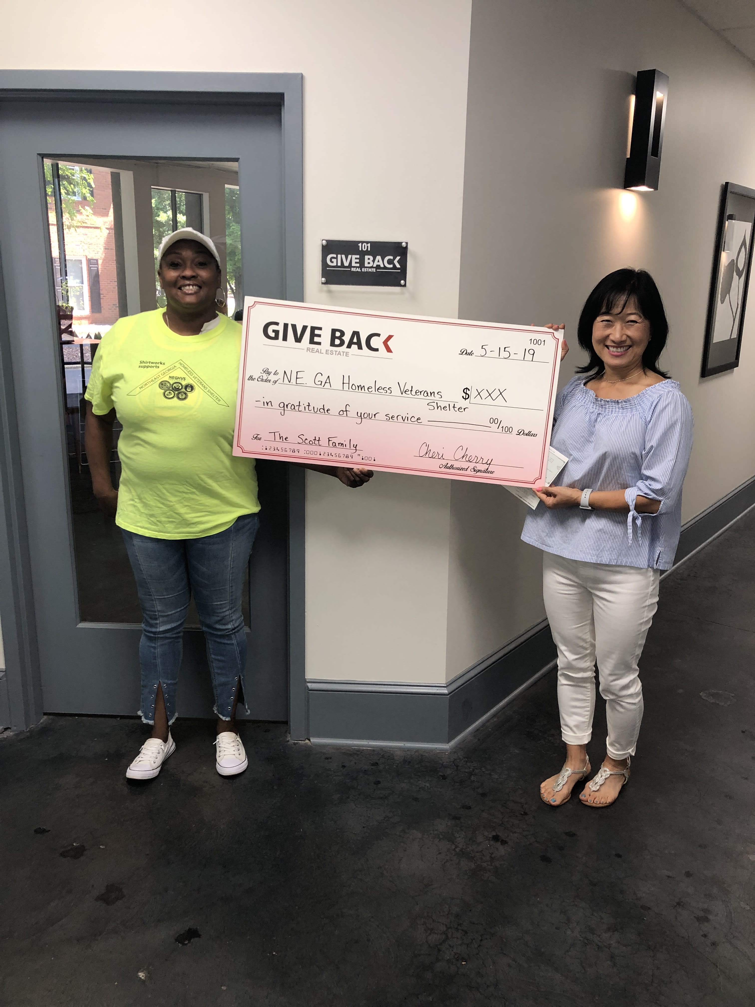 inception-app-prod/YmNiYjc4YjctMjU1OC00YWJhLThmOTYtZDA1N2ZmODcyMzkx/content/2019/05/Cheri Give Back Photo for GBRE Site.jpg