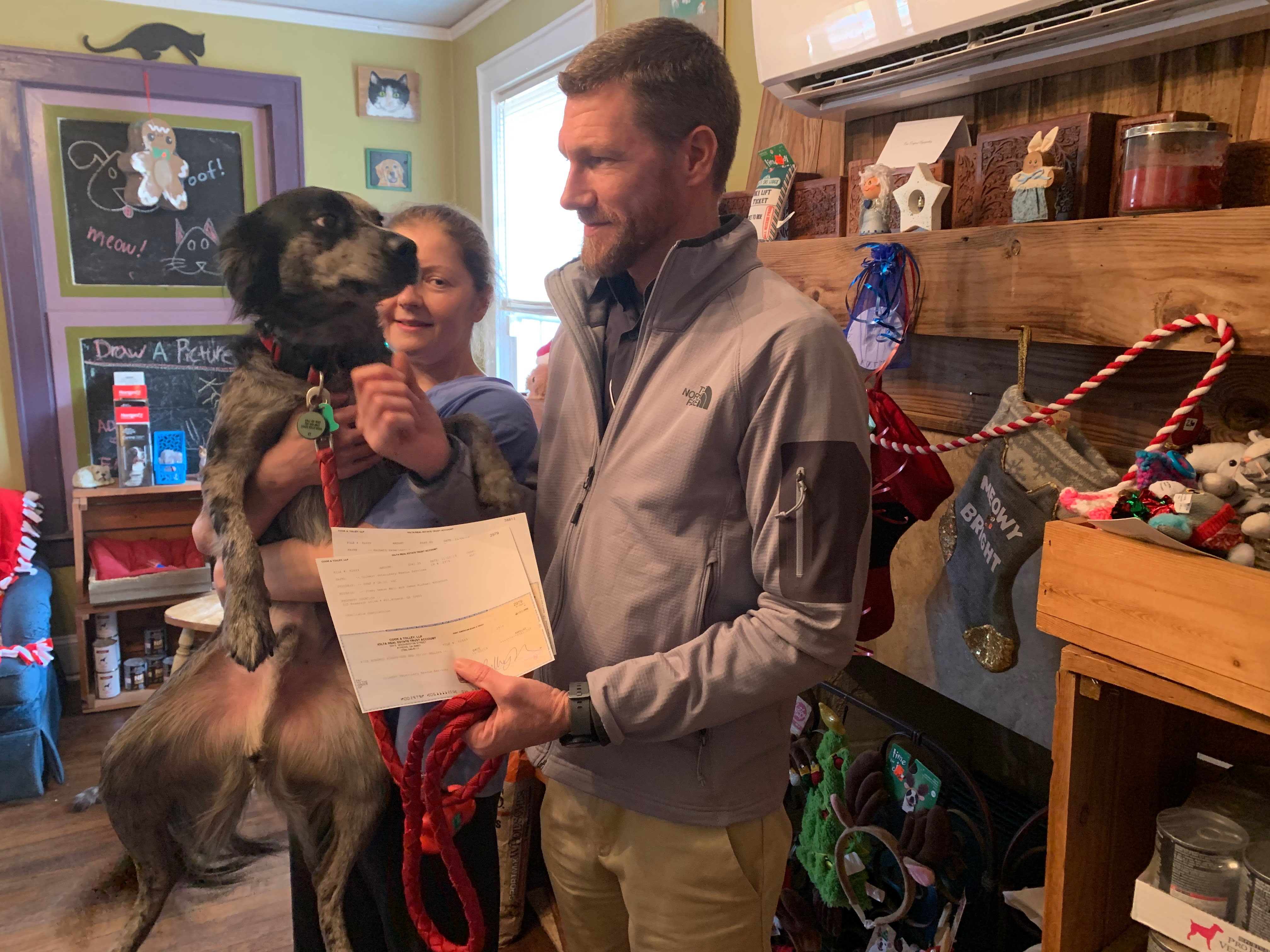 inception-app-prod/YmNiYjc4YjctMjU1OC00YWJhLThmOTYtZDA1N2ZmODcyMzkx/content/2019/12/jared-at-colber-vet-rescue.jpg
