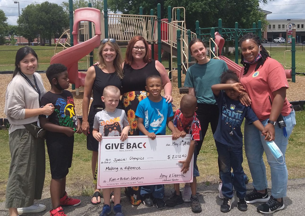 inception-app-prod/YmNiYjc4YjctMjU1OC00YWJhLThmOTYtZDA1N2ZmODcyMzkx/content/2021/05/Deanna at Special Olympics Smaller.jpg