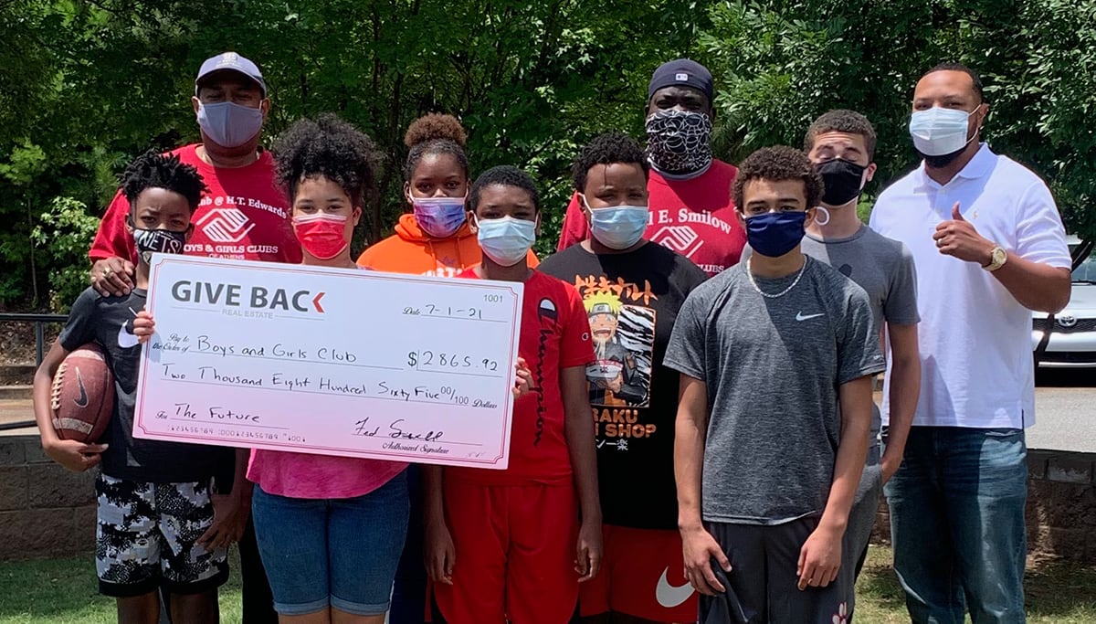 inception-app-prod/YmNiYjc4YjctMjU1OC00YWJhLThmOTYtZDA1N2ZmODcyMzkx/content/2021/07/07-01-21 Fred at Boys and Girls Club smaller.png