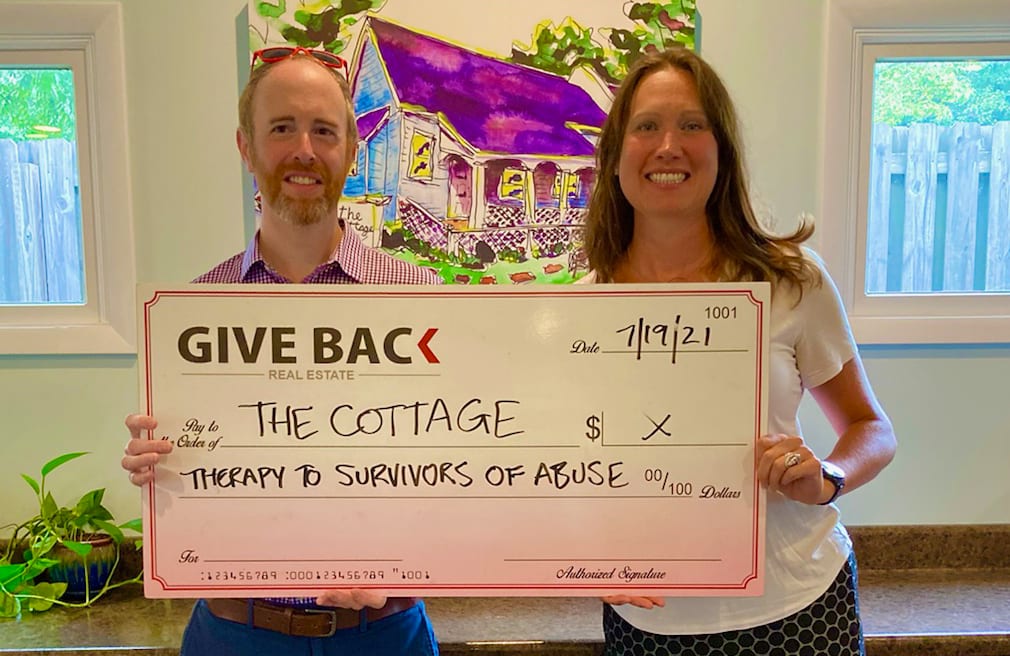 inception-app-prod/YmNiYjc4YjctMjU1OC00YWJhLThmOTYtZDA1N2ZmODcyMzkx/content/2021/07/Carey at the Cottage Smaller.png