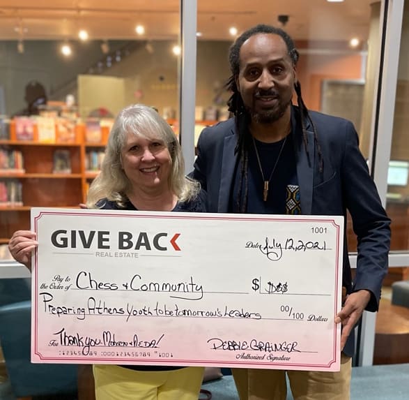 inception-app-prod/YmNiYjc4YjctMjU1OC00YWJhLThmOTYtZDA1N2ZmODcyMzkx/content/2021/07/Debbie at Chess and Community smaller.png