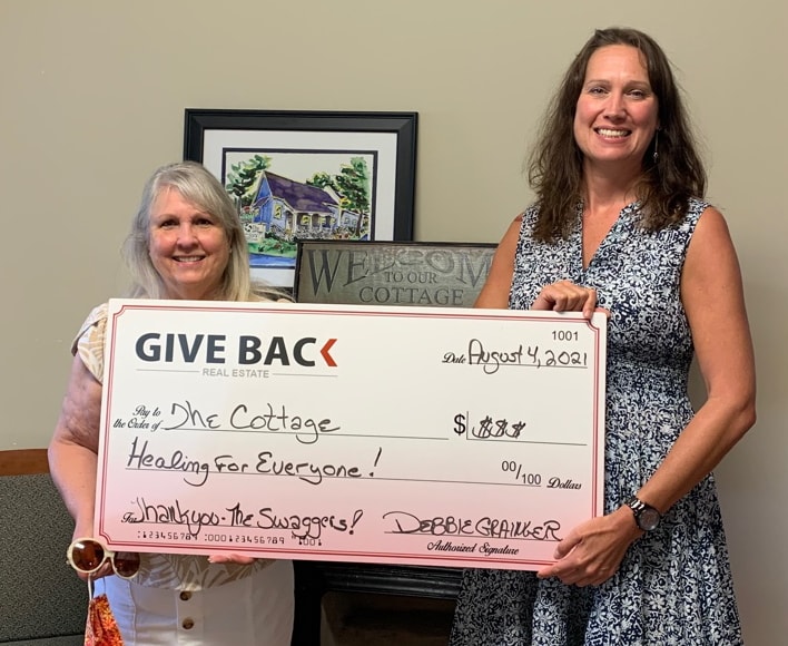 inception-app-prod/YmNiYjc4YjctMjU1OC00YWJhLThmOTYtZDA1N2ZmODcyMzkx/content/2021/08/debbie at cottage smaller.png