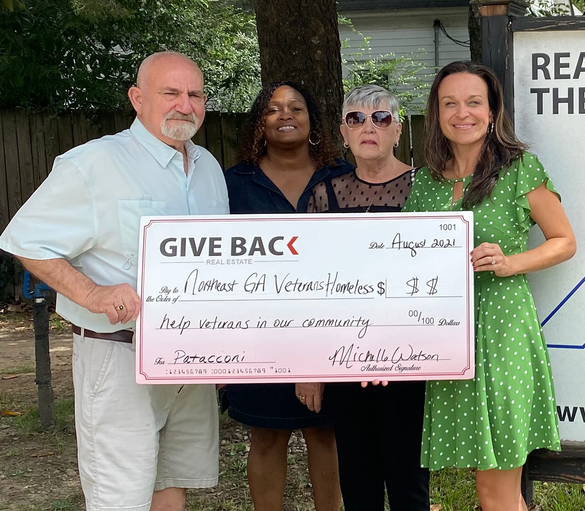 inception-app-prod/YmNiYjc4YjctMjU1OC00YWJhLThmOTYtZDA1N2ZmODcyMzkx/content/2021/09/Michelle at Homeless Vet Smaller.png