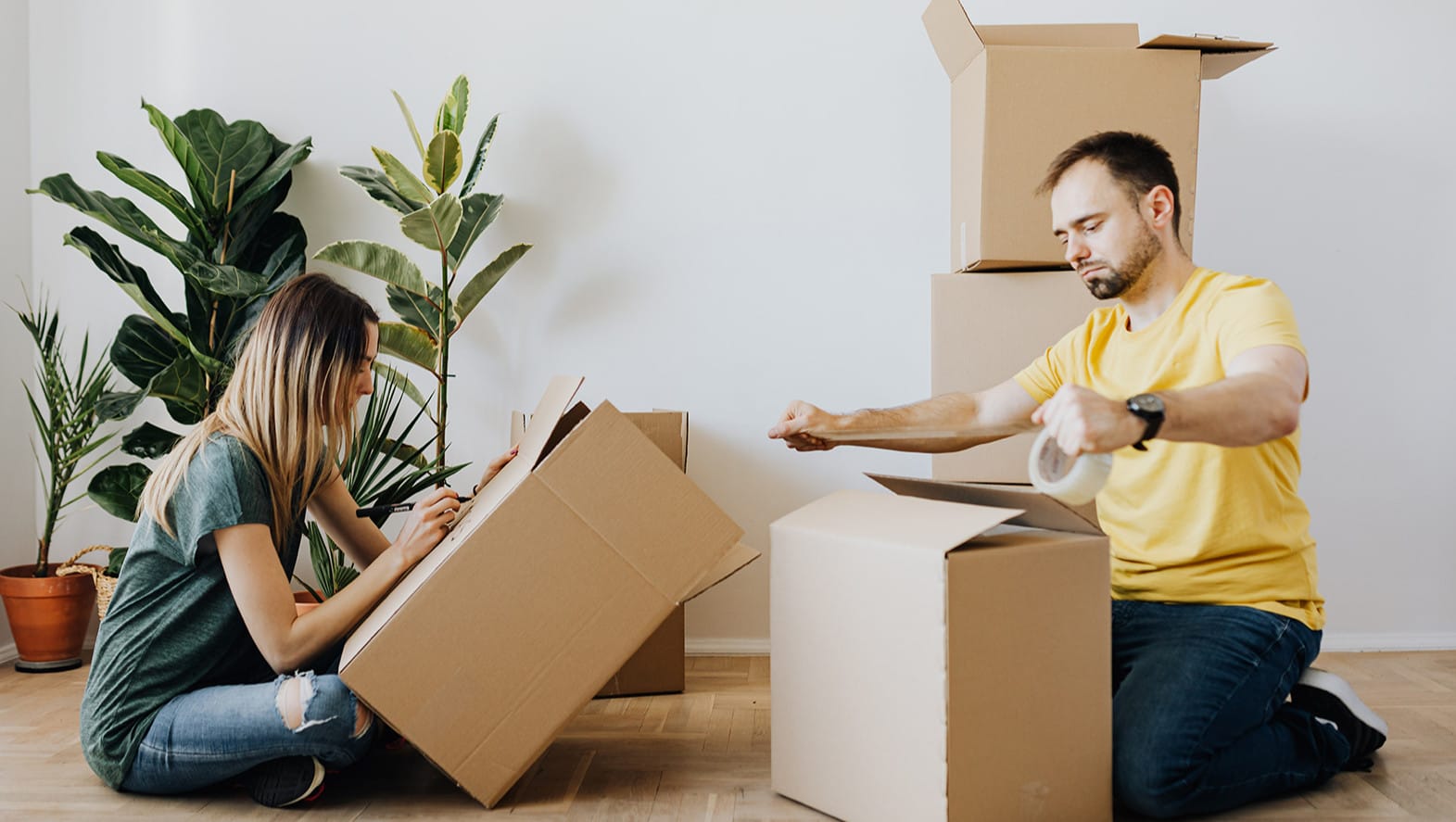 5 reasons to sell your house right now inception-app-prod/YzA1OTNiNmEtYzEwYy00OTFiLWJmMTMtMGZkMDVkZTRhNWZl/content/2021/03/moving.jpg