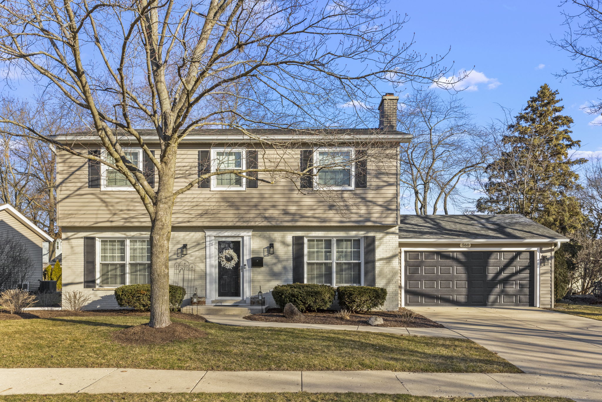 560 Dorset Avenue | Glen Ellyn | Just Listed inception-app-prod/YzA1OTNiNmEtYzEwYy00OTFiLWJmMTMtMGZkMDVkZTRhNWZl/content/2024/02/613e9a443e4e6acf47836ebd16b8fde4b82d5d22.jpg