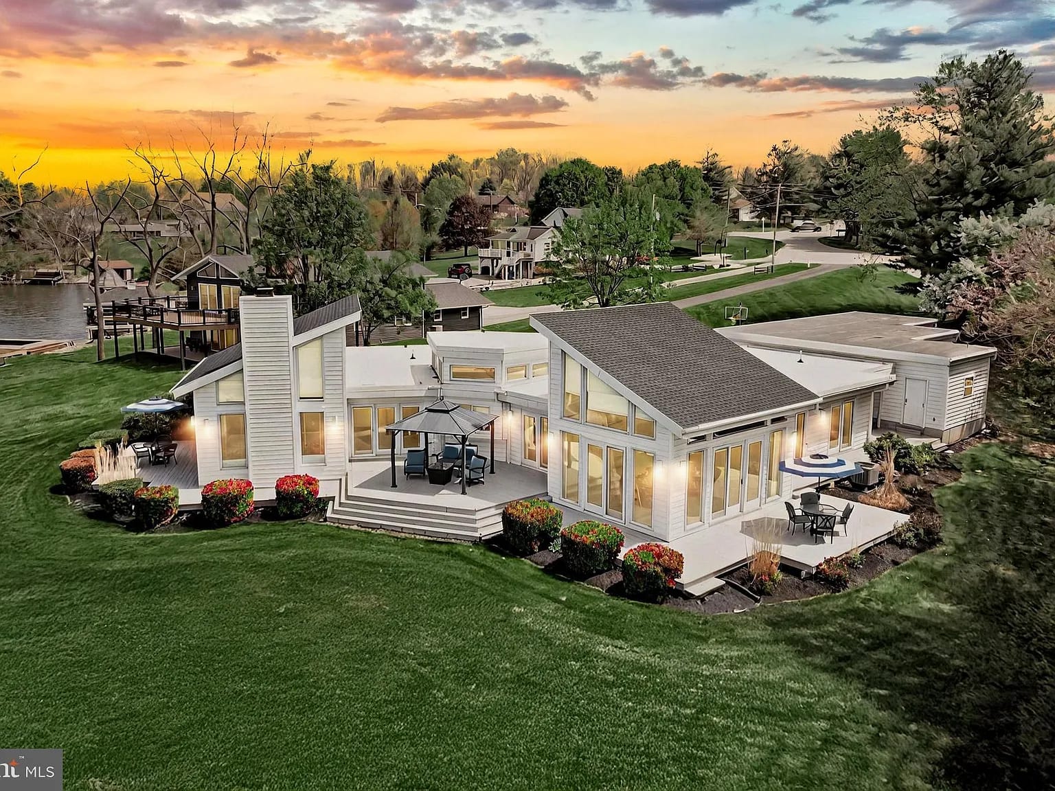 Work With a Trusted Real Estate Expert to Find Your Dream Home inception-app-prod/YzBjNjViZTUtNTQ0Ni00ODcwLTlkZGUtOGEwMWFlMTJmODlj/content/2026/01/ef430e1c6ed6629518ccf9b22058f60ff269ff89.webp