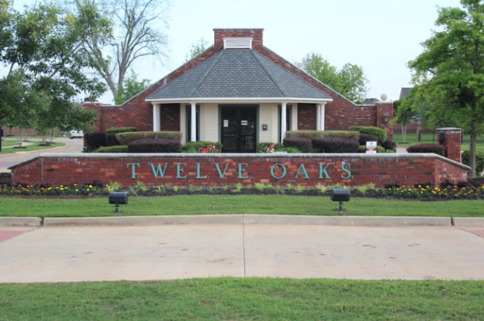 Twelve Oaks inception-app-prod/YzNiMjZlZGYtZjk5Yi00ZDZhLTg5YjgtYjI0MmM1YmJjZGM2/content/2022/10/2b60abdcd9e3b77190e8174b74c7adfa479279bc.png