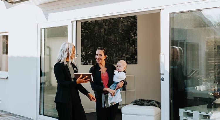 What Experts Are Saying About the 2023 Housing Market inception-app-prod/YzUxNTA3YTgtMmViOC00YTY4LWI1MzUtMDFhMzRjNmMyOTZi/content/2023/01/6d3d0a9b1564e1645143b72057dbdf97fdbfe8b9.webp