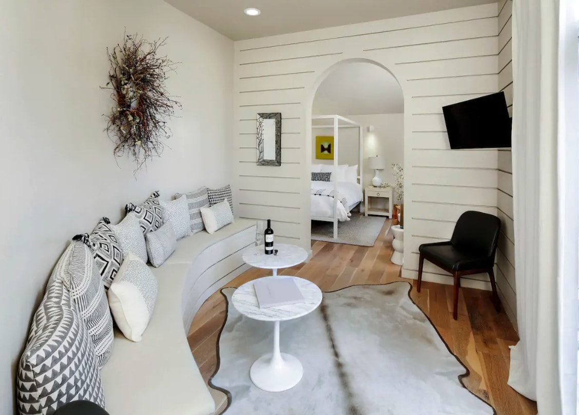 Top Earning Healdsburg Getaways For The Holidays inception-app-prod/ZDFmOWMzYTktNzU4Zi00YTIzLTk3MjYtYThkN2JkMGVlYzA3/content/2019/07/Screen Shot 2019-07-01 at 3.17.30 PM.png