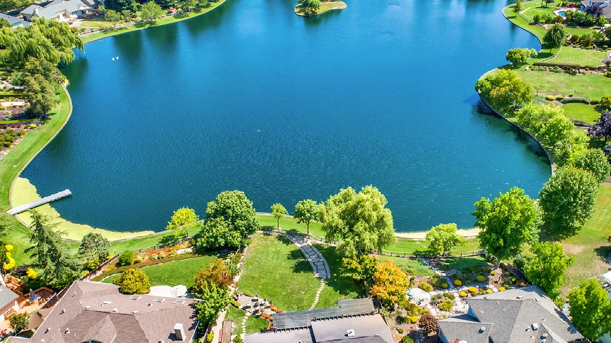 Discover The Best Of Windsor Living In Lakewood Hills inception-app-prod/ZDFmOWMzYTktNzU4Zi00YTIzLTk3MjYtYThkN2JkMGVlYzA3/content/2023/01/211af662c86c164c19b523cacef63ea43c189dfd.jpg