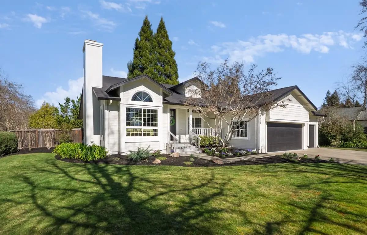 Why Windsor Home Prices Rose While Sales Fell in Q1 2026 inception-app-prod/ZDFmOWMzYTktNzU4Zi00YTIzLTk3MjYtYThkN2JkMGVlYzA3/content/2026/05/8016af517e5d2ca07896663535ce566bcf1b2f3d.webp