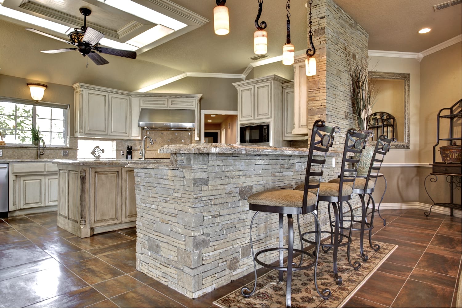 inception-app-prod/ZDI1YjFmYzUtNmM5Ny00YWY3LWFkMjItZGMzZWQzMDIzZDVi/content/2016/04/Kitchen 1.jpg