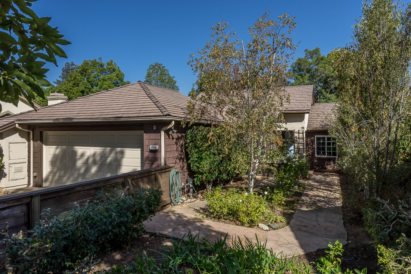 Leased! 4984 Yaple Avenue inception-app-prod/ZDI2NmFkNGQtMzNiNi00NTM3LTk5NjAtM2E0OWM3MWVjYmU4/content/2019/02/4984 Yaple Front Yard.jpg