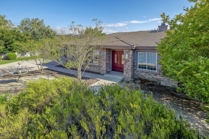 Sold! 806 Creekside Pl, Solvang, CA inception-app-prod/ZDI2NmFkNGQtMzNiNi00NTM3LTk5NjAtM2E0OWM3MWVjYmU4/content/2019/05/806 Creekside 3.jpg