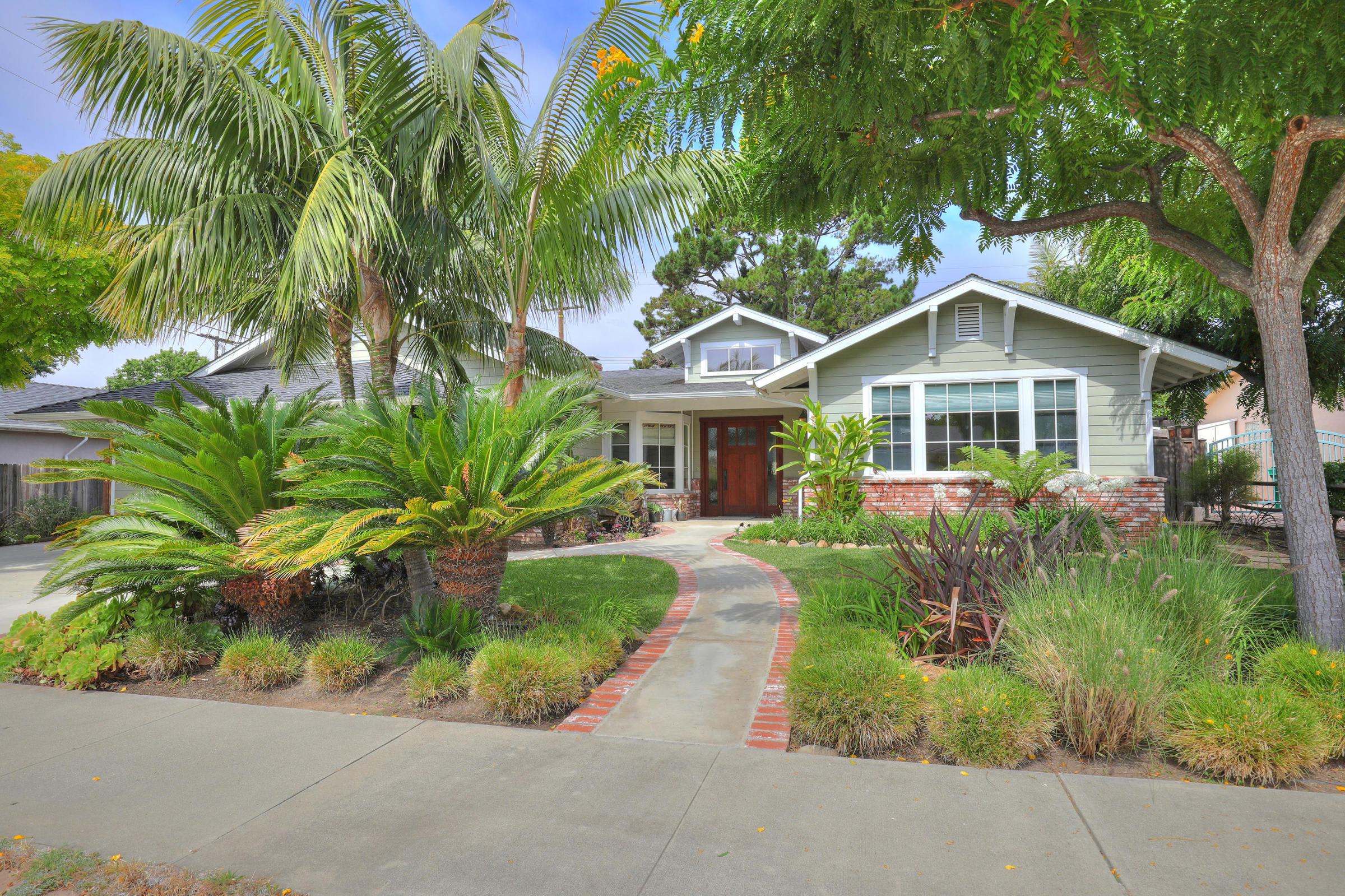 Sold! 329 Princeton Ave inception-app-prod/ZDI2NmFkNGQtMzNiNi00NTM3LTk5NjAtM2E0OWM3MWVjYmU4/content/2020/09/329-princeton.jpg