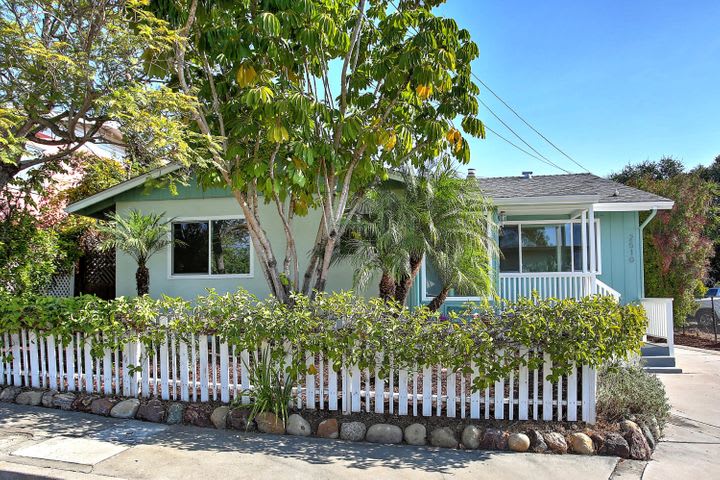 Sold! 2510 Oak Crest Drive inception-app-prod/ZDI2NmFkNGQtMzNiNi00NTM3LTk5NjAtM2E0OWM3MWVjYmU4/content/2020/12/2510-oak-crest-front1.jpg