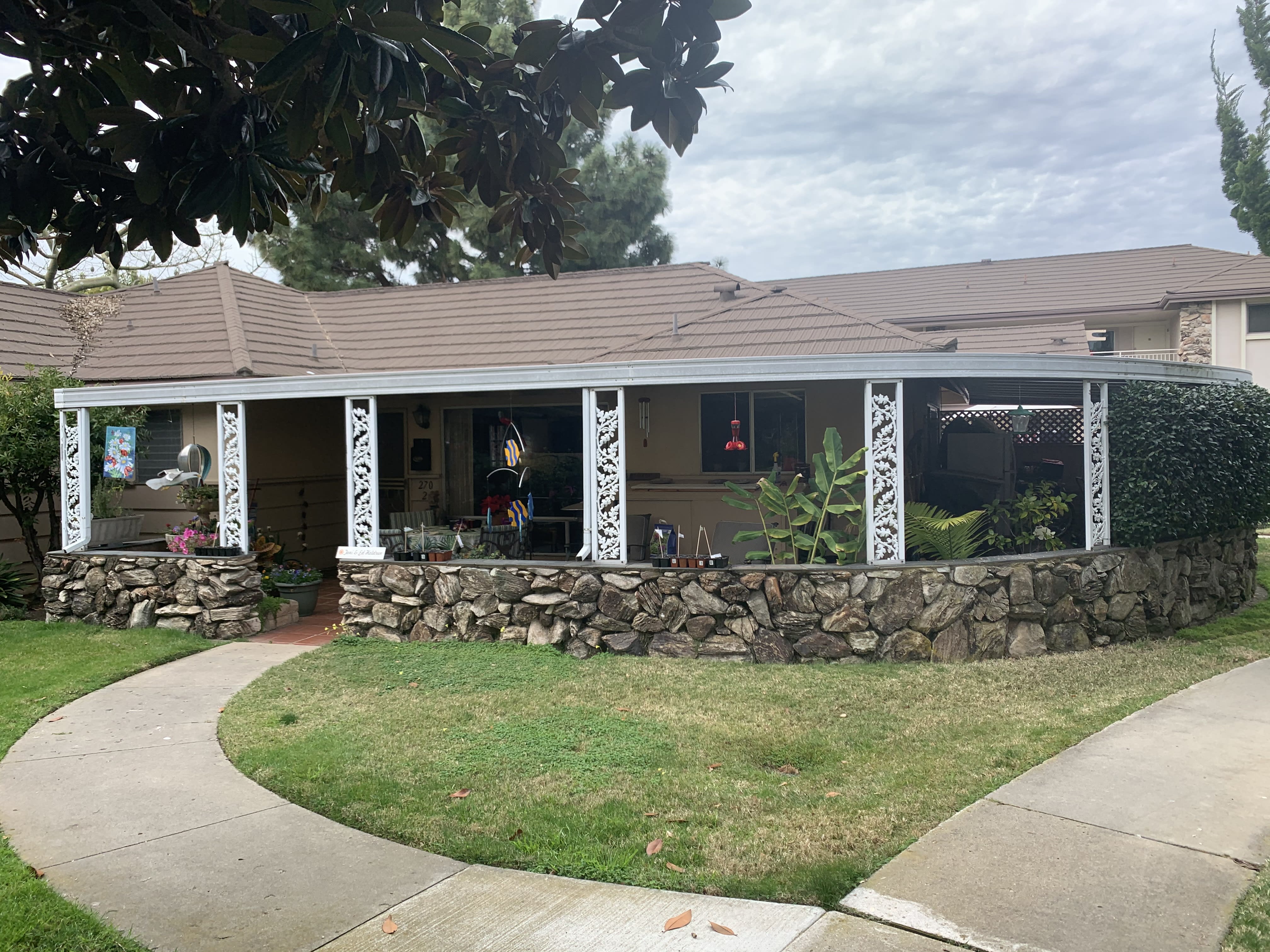 Sold! 270 N Fairview Ave 2 inception-app-prod/ZDI2NmFkNGQtMzNiNi00NTM3LTk5NjAtM2E0OWM3MWVjYmU4/content/2021/02/encina-front-patio-1.jpg