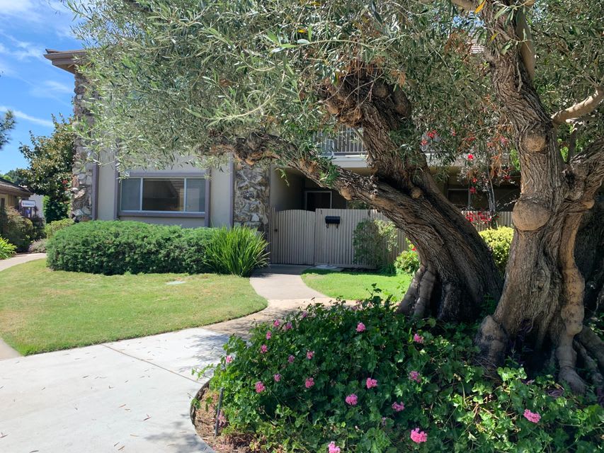 inception-app-prod/ZDI2NmFkNGQtMzNiNi00NTM3LTk5NjAtM2E0OWM3MWVjYmU4/content/2021/09/320 N Fairview front.jpg