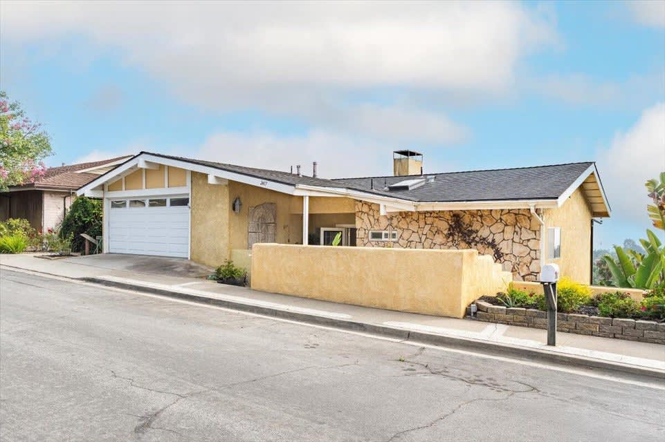Sold! 2417 Calle Linares inception-app-prod/ZDI2NmFkNGQtMzNiNi00NTM3LTk5NjAtM2E0OWM3MWVjYmU4/content/2026/04/3233faa2f38d004a6c8ba54e78bff9538e0b1987.jpg