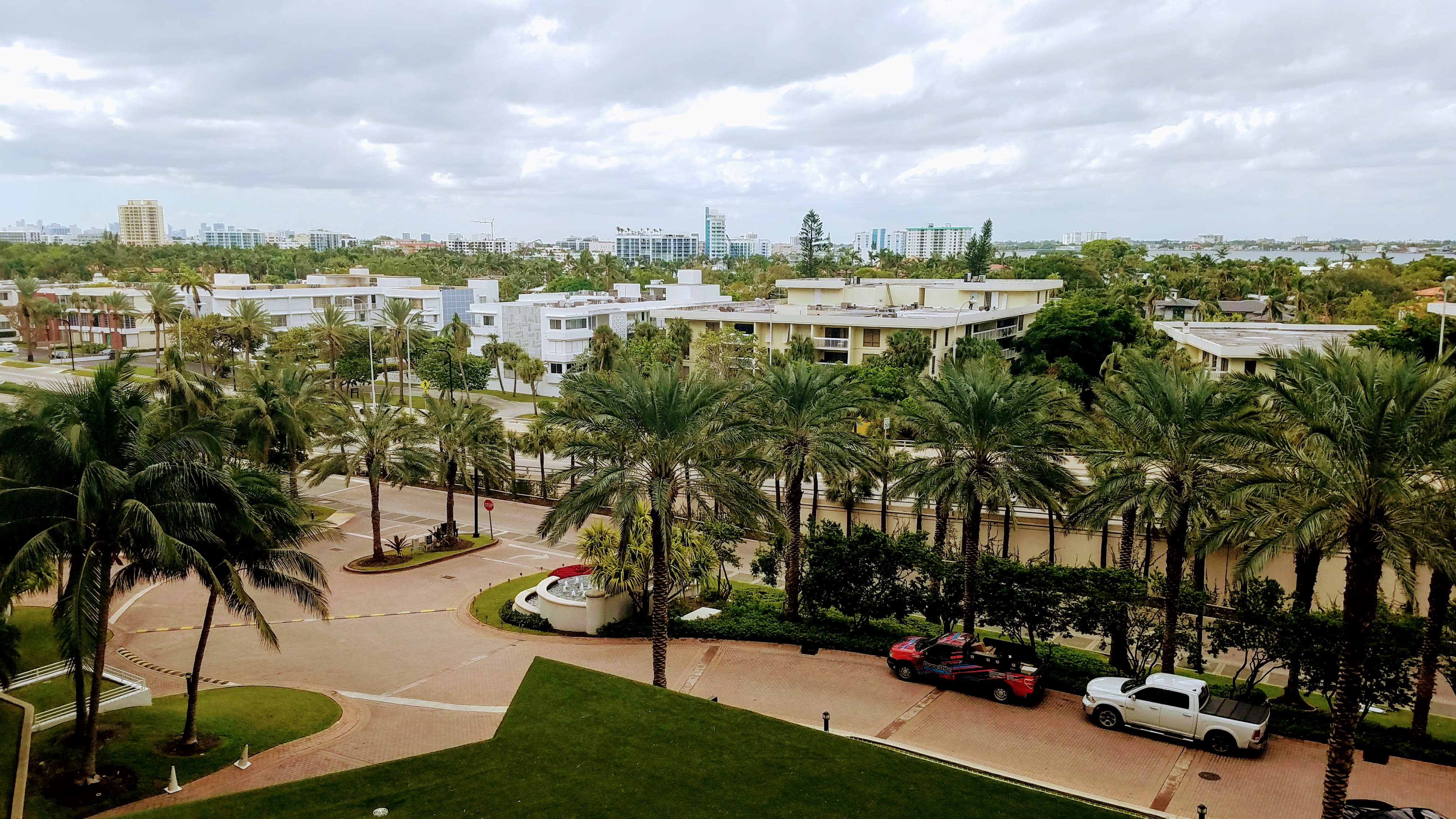 inception-app-prod/ZDI3ZDE3MjktNDM4Zi00YWViLTljMDMtNjlkYmUwZDRmZDE2/content/2017/11/South view from balcony-2.jpg