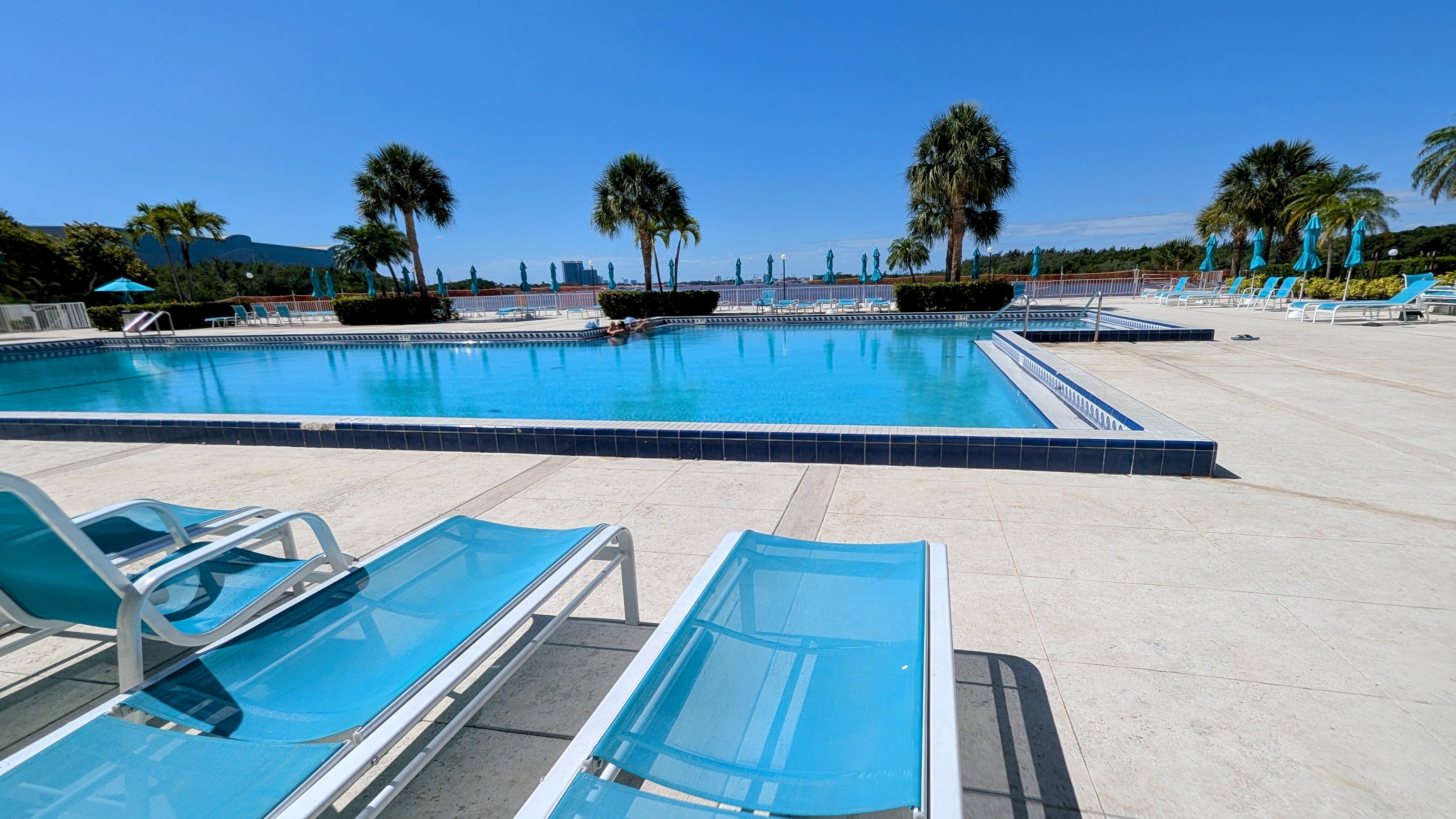 From @MercadoMiami : 3 bedrooms in Sunny Isles Beach. on a budget! inception-app-prod/ZDI3ZDE3MjktNDM4Zi00YWViLTljMDMtNjlkYmUwZDRmZDE2/content/2026/08/3f688cfd448cf7e37cd95e1d95a49ab88dd7a5ef.jpg