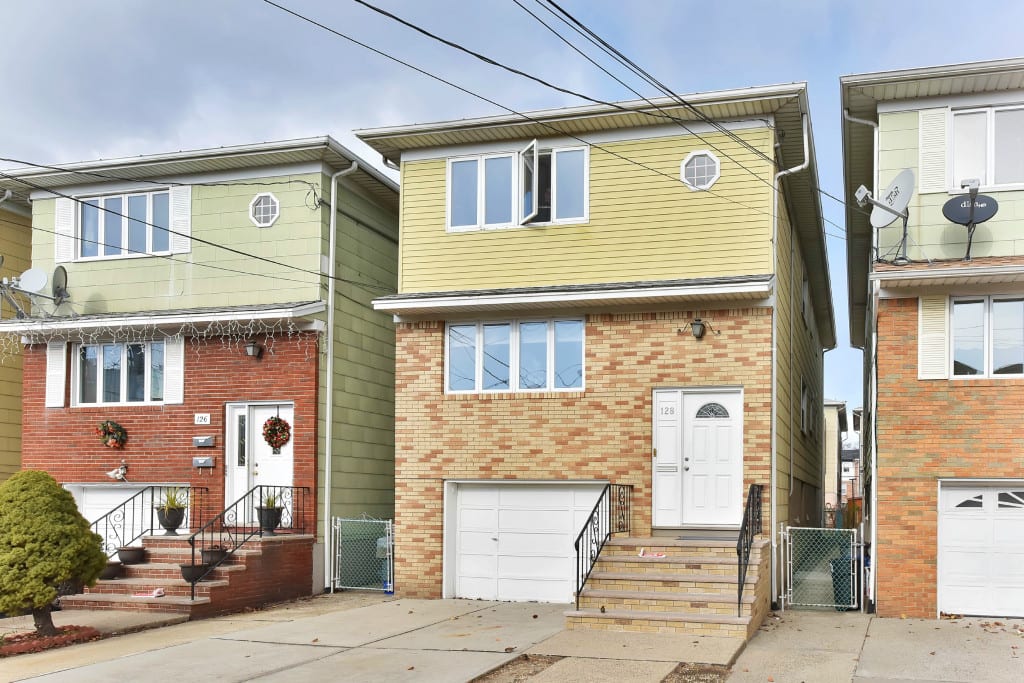 NEW LISTING / 2 FAMILY / OFFICE EXCLUSIVE / HARRISON, NJ inception-app-prod/ZDIxNzdkNDktYjgwZi00ZTExLTk2NWMtYmIyODc1NjM1OWJj/content/2016/12/002-218845-DSC_8878_4725651.jpg