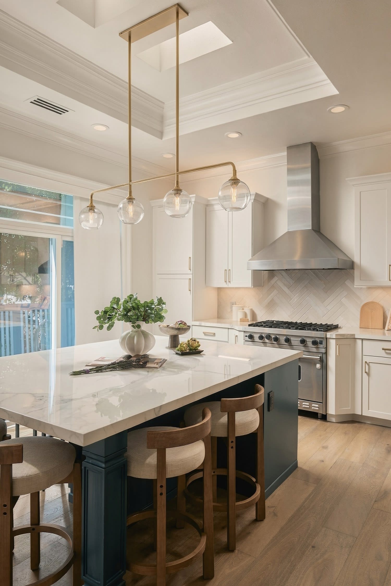 Burlingame First-Time Buyers: From Preapproval to Closing Day inception-app-prod/ZDQ5M2U2Y2UtYjhmOS00MDgzLWFmNzQtNTY1OTExODIyYmI2/content/2026/09/47bf07291768c36878226d6454ff9a2e730dc2c4.jpg