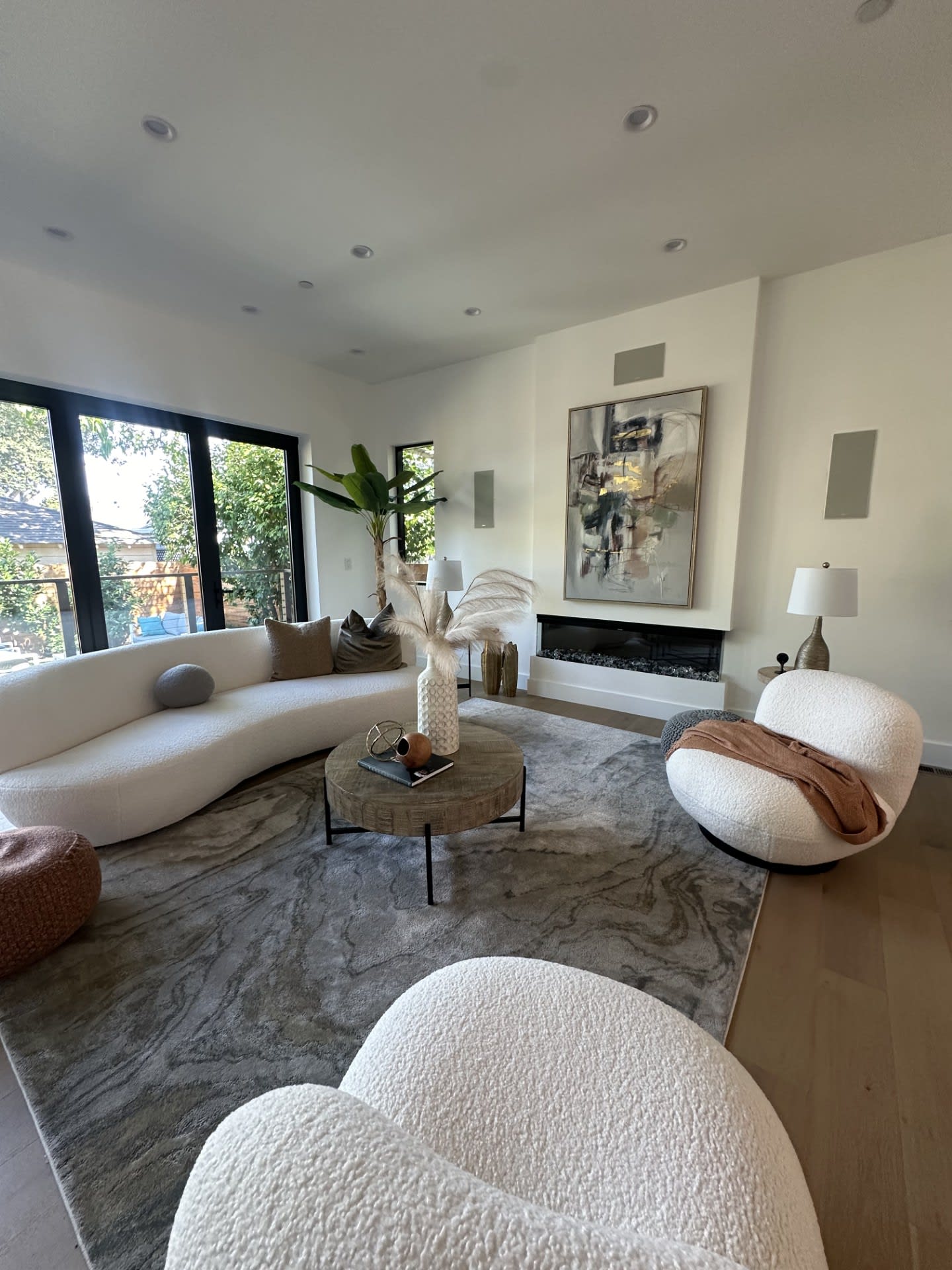 Hillsborough Buyers and Sellers: What Larger Lots Can Mean inception-app-prod/ZDQ5M2U2Y2UtYjhmOS00MDgzLWFmNzQtNTY1OTExODIyYmI2/content/2026/09/7b06a10a29a7f886ee975a7faed192907aef5dab.jpg